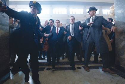 “Empezamos con la juventud de Sheeran (De Niro) a todo color, y a partir de la muerte de Hoffa (Pacino) el color se va de su vida”