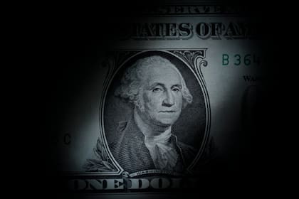 Empezó a regir un esquema de bandas de flotación para el dólar oficial, de $1000 a $1400