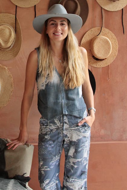 Empezó a salir con Francisco Elizalde (9 goles, juega para La Irenita La Hache), en 2012, cuando lo conoció a través de su hermano Salvador, con quien Fran jugaba un torneo de polo. Dos años más tarde se casaron y son padres de Casilda (5) y Atilio (3). Después de años trabajando como productora de moda, en 2020 creó Topada, la marca de sombreros customizados que es sensación entre las chicas “de alto handicap”