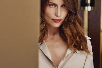 Empezó a trabajar a los 15 años, descubierta por un beauty hunter en las playas de Córcega, de donde es oriundo su padre