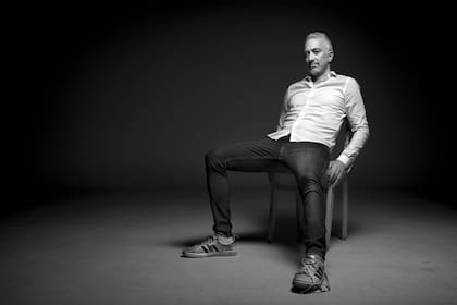 Empezó con Perros de la calle en febrero de 2002, cuando el país acababa de volar por los aires y él tenía 31 años.