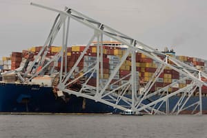A cuatro días del colapso del puente de Baltimore, la tripulación del carguero sigue a bordo: ¿por qué?