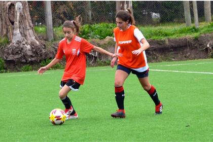 Empezó jugando fútbol femenino en Estudiantes de la Plata y tuvo que elegir.