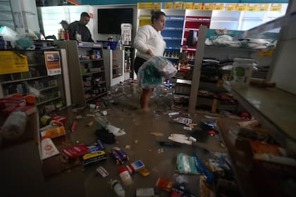 Empleados de  comercio juntan lo que pueden por las inundaciones en Porto Alegre
