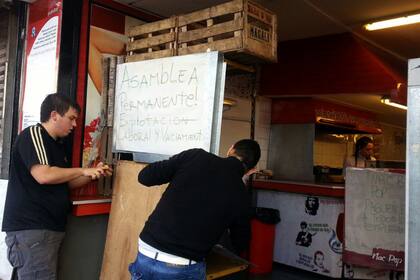 Empleados de la sucursal de Rivadavia 1771 pensaban cortar el tránsito esta mañana