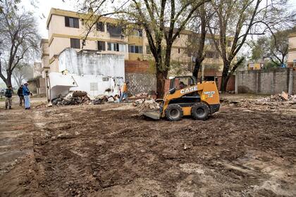 Empleados municipales recuperan el espacio público