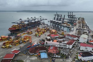 Empresa de Hong Kong solicita arbitraje contra Maersk por plan con Panamá para controlar un puerto