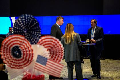 Empresarios charlan en el summit de AmCham