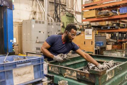 Empresas como McGregor Metal y Amazon ven una constante disminución de sus empleados haitianos, quienes optan por irse del país ante las políticas migratorias de Trump