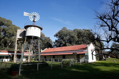 El museo lleva el nombre de José Hernández para recordar los años en los que el escritor pasó allí y donde, según dicen los historiadores marplatenses, "se hizo gaucho".