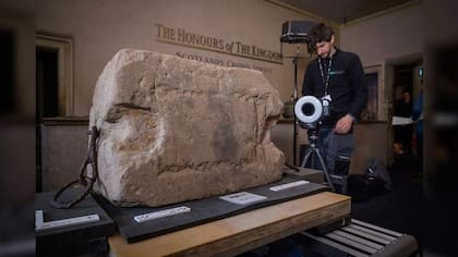 En 1328, Inglaterra se comprometió a devolverla a Escocia, hasta firmaron el Tratado de Northampton, pero nunca lo cumplieron (Imagen ilustrativa)