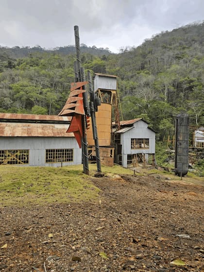 En 1832, las hermanas de Bolívar vendieron las minas a una empresa inglesa y el yacimiento fue explotado hasta mediados del siglo XX