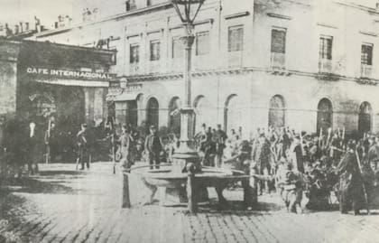 En 1890 la Unión Cívica, liderada por Leandro N. Alem, protagonizó la Revolución del Parque que llevó a la renuncia del presidente Miguel Juárez Celman.