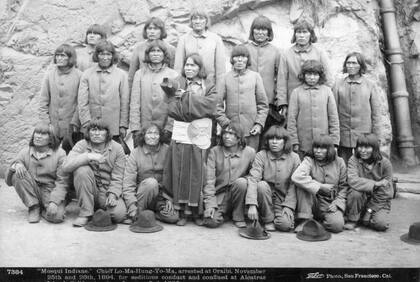 En 1895, un grupo de hombres hopi estuvo detenido en Alcatraz durante siete meses por cargos de sedición. (Biblioteca Pública de San Francisco