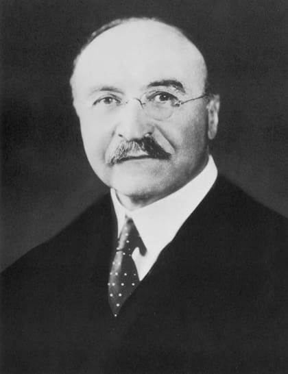 En 1899, Leo se instaló en Nueva York gracias a una beca de la Universidad de Columbia para continuar con sus estudios