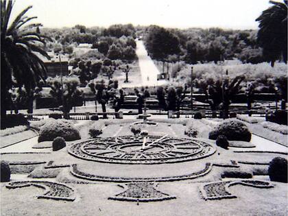 En 1913 se inauguró el reloj floral en la Plaza Mitre de San Isidro. El mecanismo, realizado por Testorelli fue reemplazado por uno electrónico y hoy está en el Museo Archivo Municipal Doctor Horacio Beccar Varela