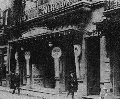 En 1915, el viejo Teatro Scala volvió a abrir sus puertas con nuevo nombre: durante los próximos siete años se llamó "Teatro Esmeralda". Recién en 1922 adoptaría su nombre definitivo: Teatro Maipo