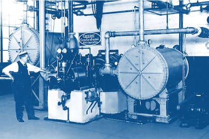 En 1922, Carrier desarrolló la máquina de refrigeración centrífuga, que permitió que las máquinas pudieran regfrigerar ambientes de grandes extensiones