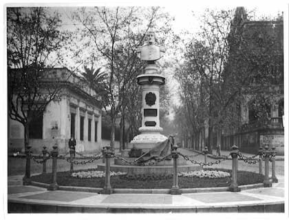 En 1938, cuando se cumplía el cincuentenario del barrio, comenzaba a modificarse la fisonomía del entorno.