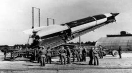 En 1944, Hitler dijo arrepentirse de haber calculado mal la importancia de usar cohetes para ganar la guerra.