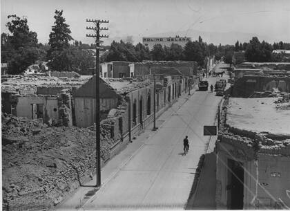 En 1945, Di Sandro viajó a San Juan a retratar los daños del terremoto del año anterior.