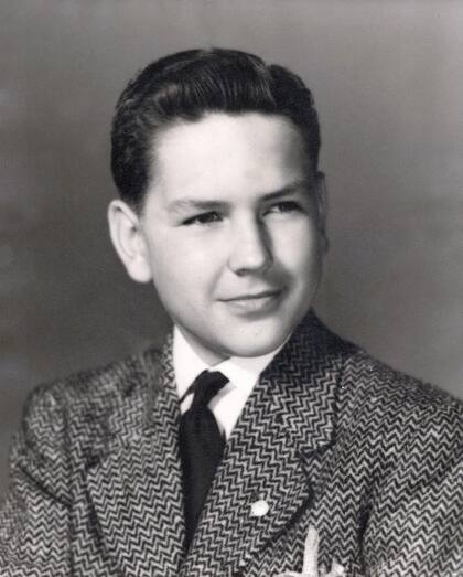 En 1945, Nelson obtuvo su licenciatura en ciencias biológicas básicas y posteriormente obtuvo un doctorado