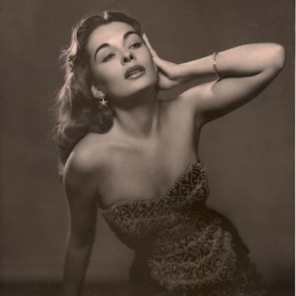 En 1950, Betbeze se presentó a Miss Alabama por las oportunidades de becas que ofrecía el certamen y más tarde, compitió en Miss América (Instagram/@dollyfox530)