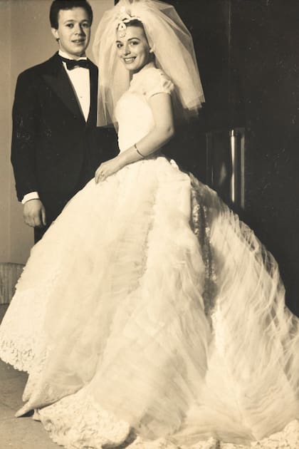 En 1958 se casó con Mercedes López Paredes, quien fue su amor y su musa durante más de sesenta años.