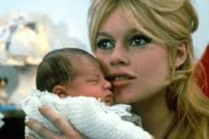 La frágil relación de Brigitte Bardot con su hijo Nicolas, 250 mil francos de multa, y verse una vez al año