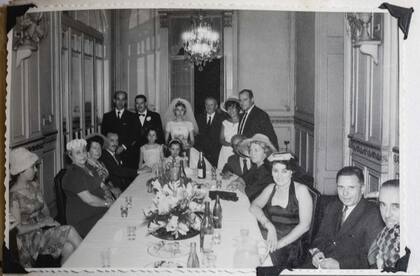 En 1961, celebraron su fiesta de bodas, Olga Zafaroni y Enrique Guffanti,  en la Confitería Del Molino