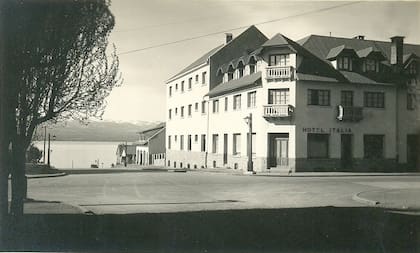 En 1964, Fenoglio abrió sus puertas en la esquina de Mitre 202, donde antes funcionaba el Hotel Italia.