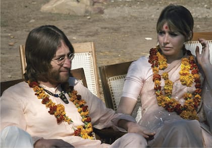 En 1968, Cynthia acompañó a John en el viaje que Los Beatles hicieron a la India para meditar junto al gurú Maharishi. Si bien no estaban divorciados, su matrimonio estaba terminado. Años más tarde, en entrevista con la revista Rolling Stones, John declaró: "Pensé en invitar también a Yoko a ese viaje... pero no lo hice porque imaginé que sería difícil lidiar con todo eso".