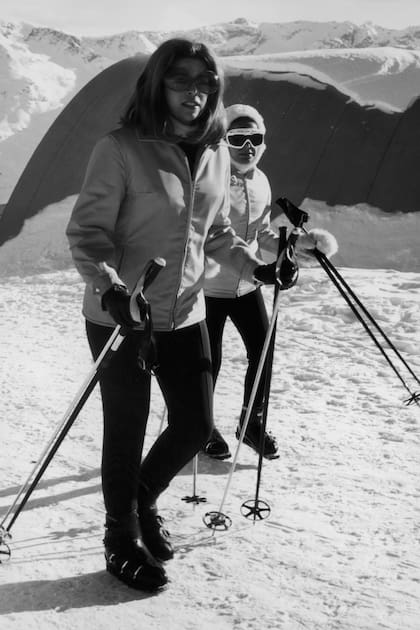 En 1970, Christina disfrutando de unos días de esquí en los Alpes suizos. 