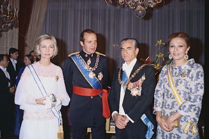 En 1970, con los reyes Juan Carlos y Sofía de España, en una visita de Estado a Teherán.