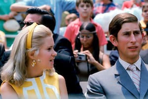 En 1970, Tricia Nixon llevó al príncipe Carlos a un juego de béisbol en Washington