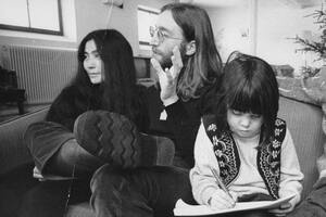Subastaron un casete con una canción inédita de John Lennon y Yoko Ono: escuchá la grabación