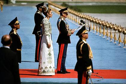 En 1971 festejaron los 2500 años de la fundación del imperio persa en una fastuosa ceremonia en Persépolis (Getty Images)