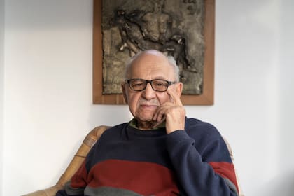En 1974, Ricardo Halac tuvo que exiliarse en México porque, junto con otros autores, fue acusado de pertenecer a una conspiración "judío marxista"