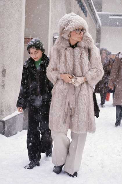 En 1976, con su hijo Reza, en St.Moritz.