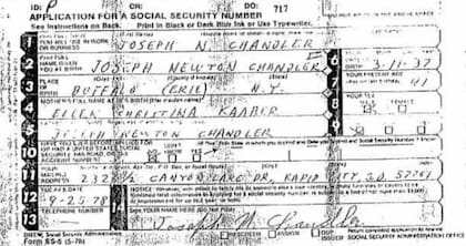 En 1978, Nichols solicitó una copia del certificado de nacimiento de Joseph Newton Chandler III y la usó para pedir una tarjeta de seguro social con su nombre