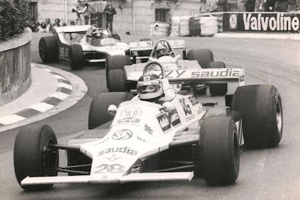 En 1980, Reutemann arribó a Mónaco con enormes expectativas, después de sumar su primer podio con Williams en Zolder, Bélgica; Lole lideró las últimas 22 vueltas y celebró su único triunfo del año