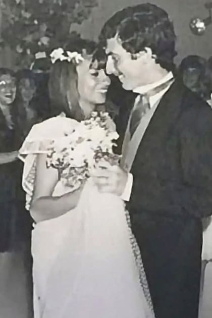 En 1981, Mauricio se casó con Yvonne Bordeu, hija del recordado piloto Juan Manuel Bordeu. La fiesta, para 1500 invitados, fue en el Alvear Palace. Tuvieron tres hijos