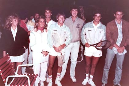 En 1986, Anabella Radics, Alejandra Calvo, Fernando Bonatti, Franco Davin, Gabriel Mena, Pérez Roldán y Stringari.