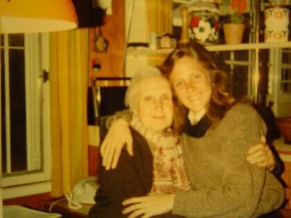 En 1987, Marina junto a su abuela Esperanza