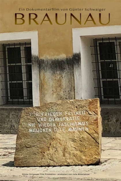 En 1989, se instaló este monolito frente a la casa; el mensaje dice: "FÜR FRIEDEN, FREIHEIT UND DEMOKRATIE NIE WIEDER FASCHISMUS MILLIONEN TOTE MAHNEN", que en español significa “Para la paz, la libertad y la democracia. Nunca jamás fascismo. Millones de muertos avisan”