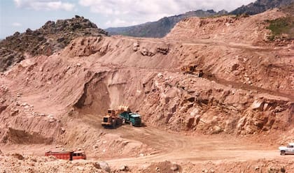 En 1990, la mina de uranio a cielo abierto dejó de operar