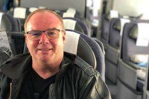 En 1990, Tom Stucker pagó 290 mil dólares por un pasaje ilimitado y de por vida en primera clase