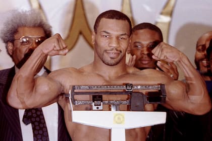 En 1991 Desiree Washington acusó a Mike Tyson por violación. El 26 de marzo de 1992 el boxeador fue sentenciado a diez años de prisión, 100 horas de trabajo comunitario y a pagar una multa de 30 mil dólares.