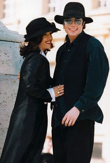 La nueva vida de Debbie Rowe, la enfermera que tuvo a los dos hijos ...