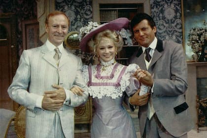 En 1995, China Zorrilla dirigió a Gianni Lunadei, Soledad Silveyra y Carlos Andrés Calvo